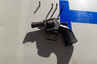 Violenta golpiza en Rawson: una mujer y un menor detenidos con un arma de fuego