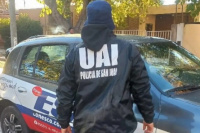 Recuperan un auto robado tras una persecución en Capital: un hombre con antecedentes fue detenido