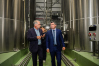 Orrego participó de la inauguración de una planta modelo de envasado de aceite de oliva en Sarmiento