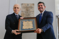 Orrego distinguió al tenor José Carreras como huésped de honor en el Teatro del Bicentenario