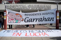Los residentes del Garrahan rechazaron el aumento del Gobierno y seguirá el paro
