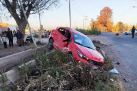 Impactante choque entre un auto y un camión en Rawson terminó con dos personas hospitalizadas