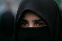 Cambio histórico para las mujeres en Irán: suspenden el uso obligatorio del hiyab