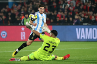 La Selección Argentina venció a Chile y la complicó camino al Mundial