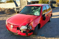 Ciclista hospitalizado tras chocar contra un auto en un cruce concurrido