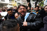 Manifestantes pidieron la liberación de Juan Grabois y la policía respondió con gas pimienta