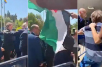 Un hombre con la bandera de Palestina intentó agredir a Javier Milei en Israel