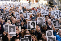 El Gobierno celebró la decisión judicial de juzgar a los acusados del atentado a la AMIA en ausencia