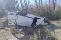 Una pareja terminó herida tras volcar con su camioneta en San Martín