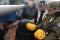 Detuvieron a una mujer que transportaba más de 2 kilos de marihuana en Sarmiento