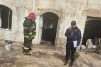 Incendio en Rawson: usaron nafta para prender una estufa a leña y se incendió una casa