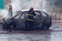 Albardón: un vehículo se prendió fuego y quedó totalmente destruido