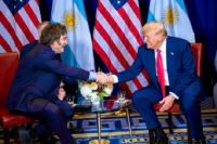 Trump apoya legalmente a la Argentina en el intento por suspender la entrega de acciones de YPF