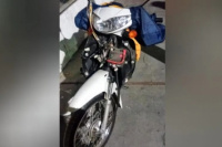 Detuvieron a un hombre que circulaba en una moto robada por Capital