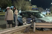 Colisión entre vehículo y camioneta registrada en el ingreso al Acceso Sur