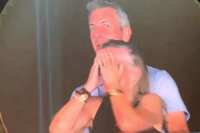 Andy Byron dejó su cargo en Astronomer tras el viral episodio en concierto de Coldplay