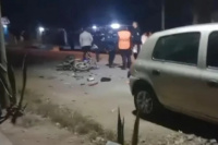 Accidente vial en Caucete: un motociclista terminó herido tras chocar contra un auto
