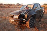 Dos camionetas chocaron contra caballos sueltos en Ruta 40 y hubo heridos