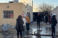 Violenta explosión en una vivienda de Rawson dejó a un hombre con quemaduras