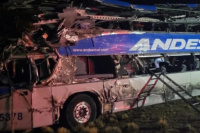 Tragedia en la Ruta: impactante choque entre un camión y un colectivo dejó a 4 muertos y al menos 20 heridos
