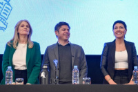 El peronismo bonaerense exhibe su primera imagen de unidad: Axel Kicillof y Mayra Mendoza juntos en un acto