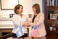 El Gobierno busca que los argentinos puedan viajar a EE.UU. sin visa
