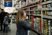 El FMI estima una inflación del 45?% para Argentina en 2025, casi el triple de la proyección oficial