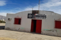 Violenta pelea entre vecinos en Pocito terminó con daños en el cuartel de bomberos