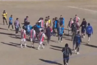 Tensión en la cancha: Peñarol y Marquesado protagonizaron una brutal gresca