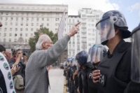 Los jubilados vuelven a marchar este miércoles y suman el rechazo al veto de Milei
