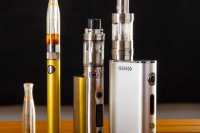 Avanza en el Senado un proyecto para frenar el uso de cigarrillos electrónicos