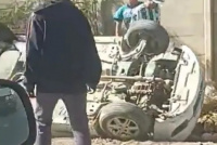 Impactante accidente en La Bebida: un auto cayó al canal a metros de una comisaría