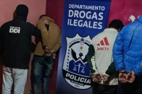 Detienen a tres sujetos con envoltorios de cocaína, dinero en efectivo y celulares
