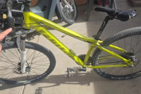 Una mujer reconoció la bicicleta que le habían robado y quien la tenía dijo que fue una donación
