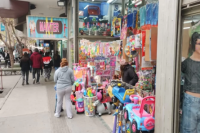 Día del Niño: movimiento moderado en el microcentro sanjuanino pese al feriado puente