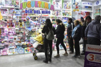 Comercio sanjuanino con actividad atípica por el Día del Niño