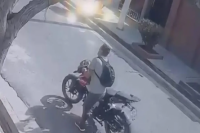 Vecinos detuvieron a un hombre que había robado una moto en Rivadavia