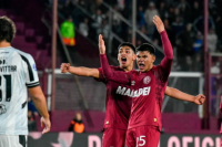 Lanús lo ganó sobre la hora, venció en los penales y está en cuartos de final de la Sudamericana
