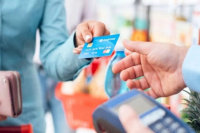Confianza del consumidor en caída libre: sube la morosidad y los salarios siguen sin repuntar