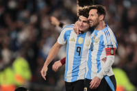 Messi brilló en su despedida local: doblete y goleada de Argentina a Venezuela en el Monumental