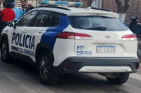 Violento choque entre una moto y una camioneta dejó a un hombre gravemente herido
