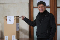 Kicillof emitió su voto y destacó la importancia de los comicios