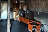 Fatal incendio en Santa Lucía: un hombre perdió la vida dentro de su casa
