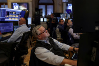 Acciones caen y bonos argentinos se recuperan luego del traspié electoral oficial