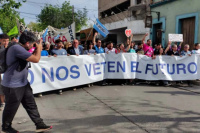 Con banderas y aplausos, San Juan celebró el rechazo a los vetos en la Marcha Universitaria