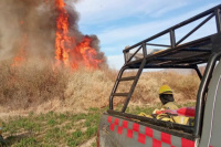 Tensión en Jáchal por un incendio: bomberos lograron controlarlo a tiempo