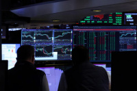 Los mercados financieros en alerta: fuerte caída de bonos y acciones, récord del dólar y aumento del riesgo país.